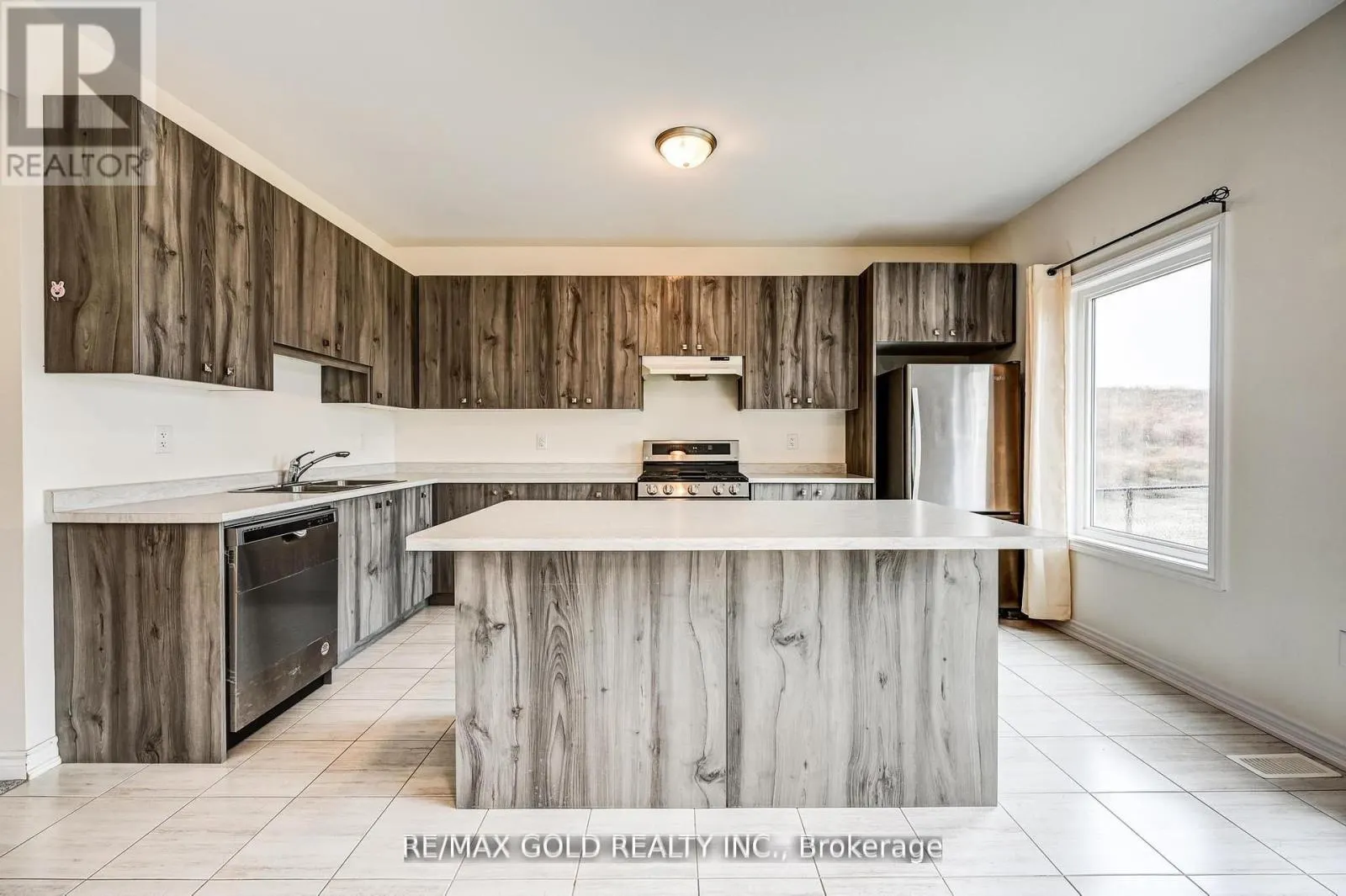 84 ATLANTIS DRIVE W