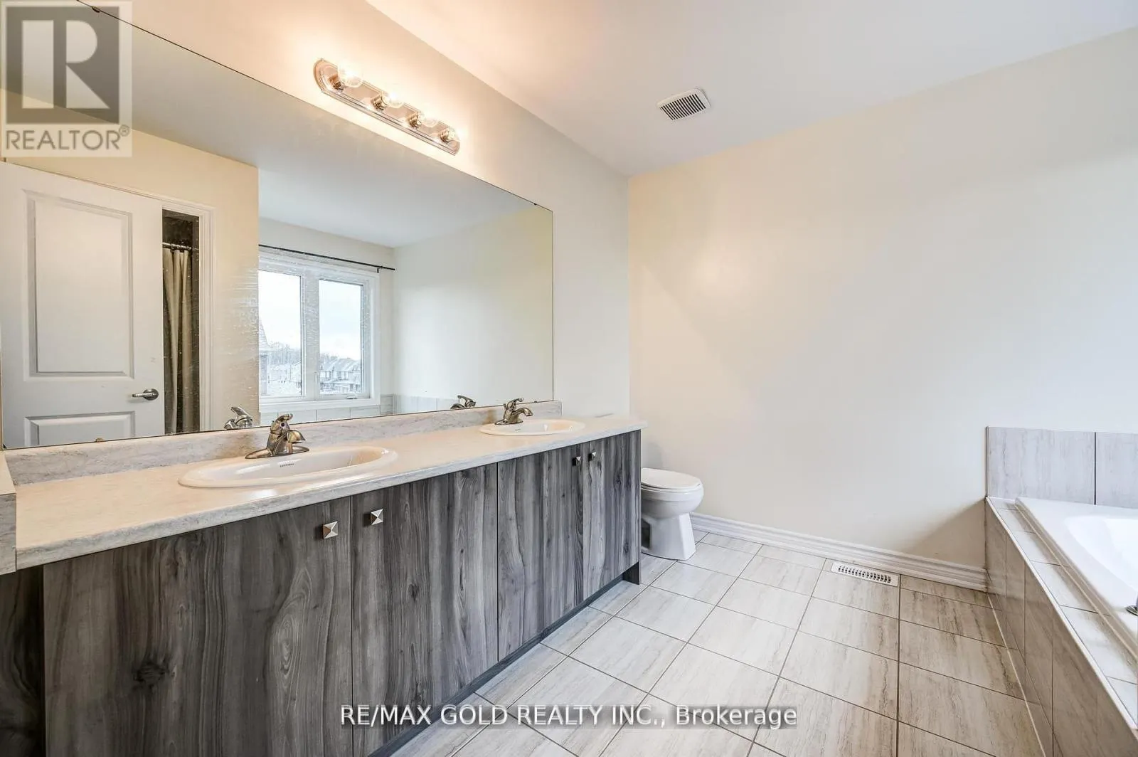 84 ATLANTIS DRIVE W