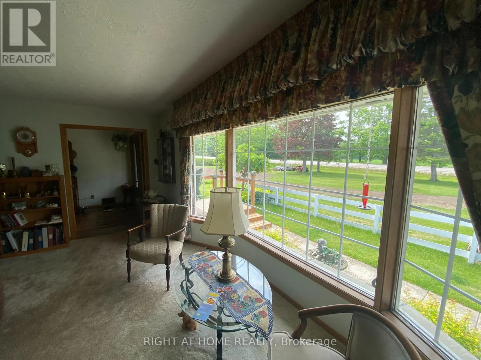 978 15/16 SIDE ROAD E
