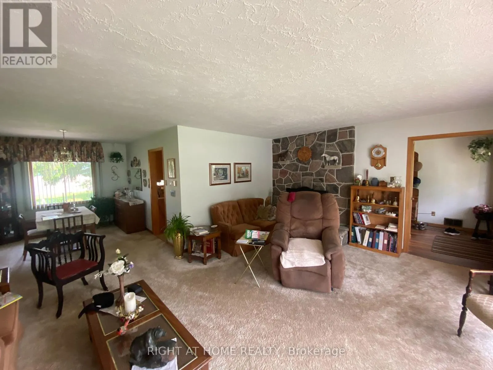 978 15/16 SIDE ROAD E