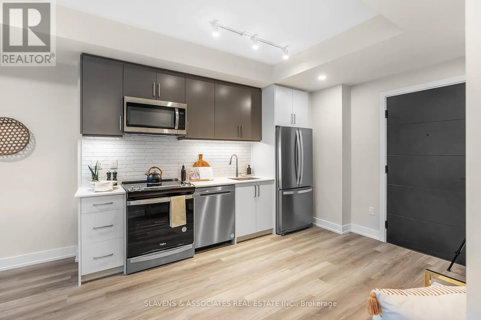 1019 - 41 JOHNSON STREET