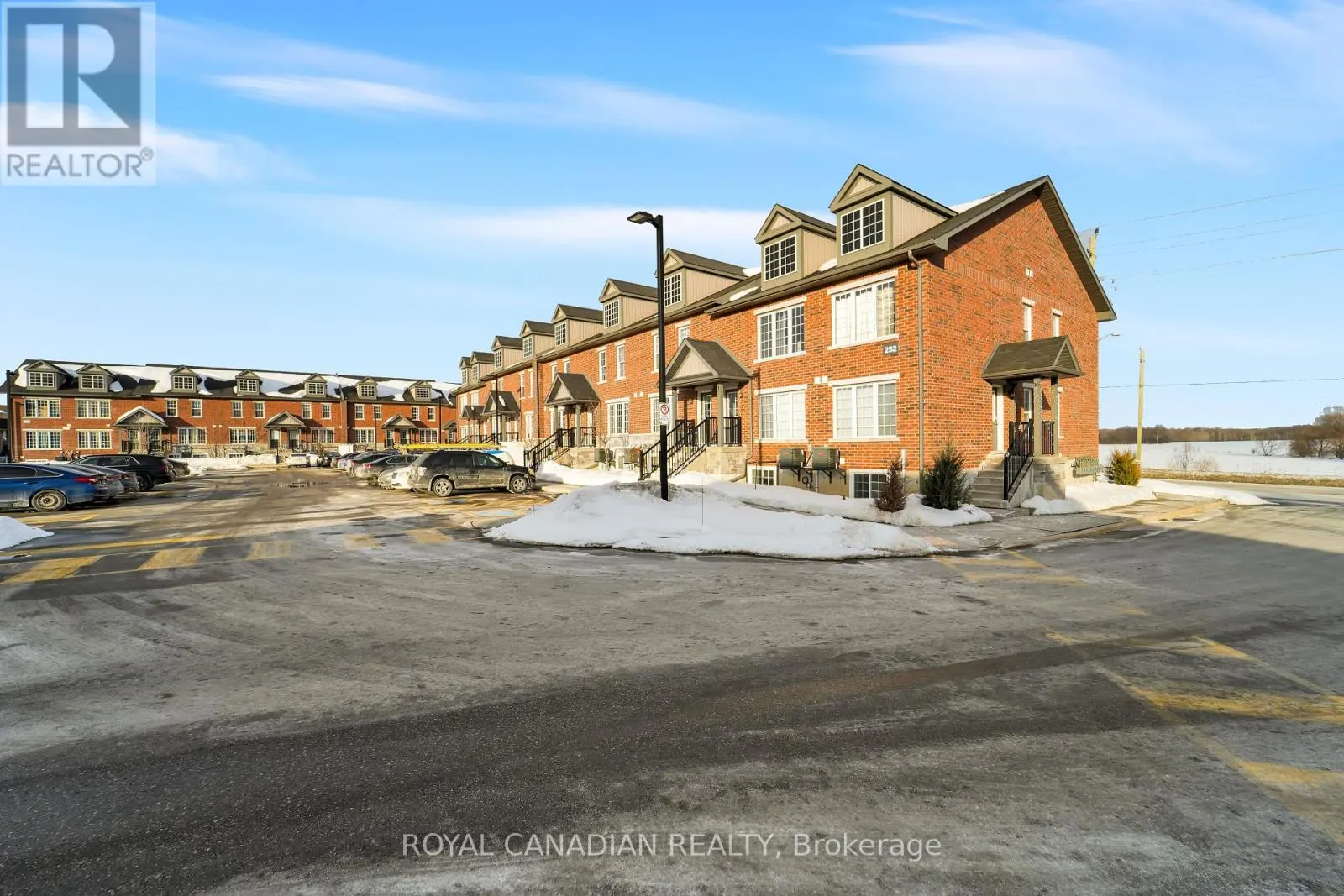 14 - 252 PENETANGUISHENE ROAD