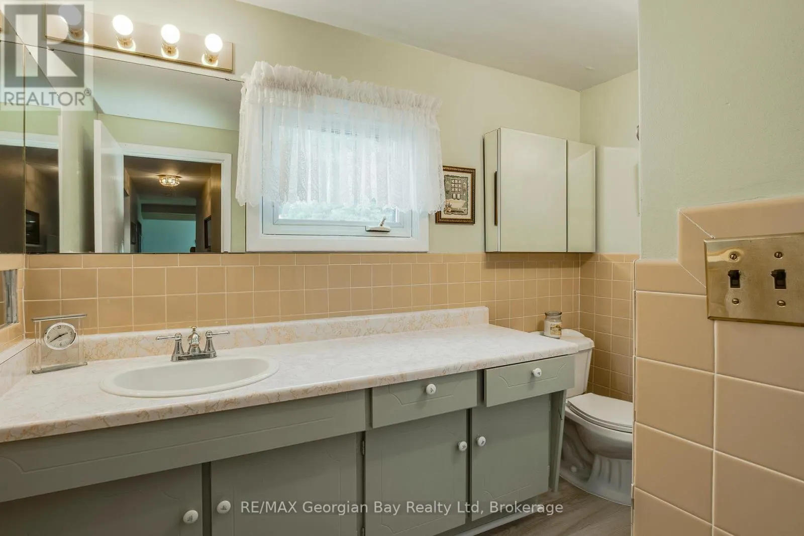 586 DOMINION AVENUE