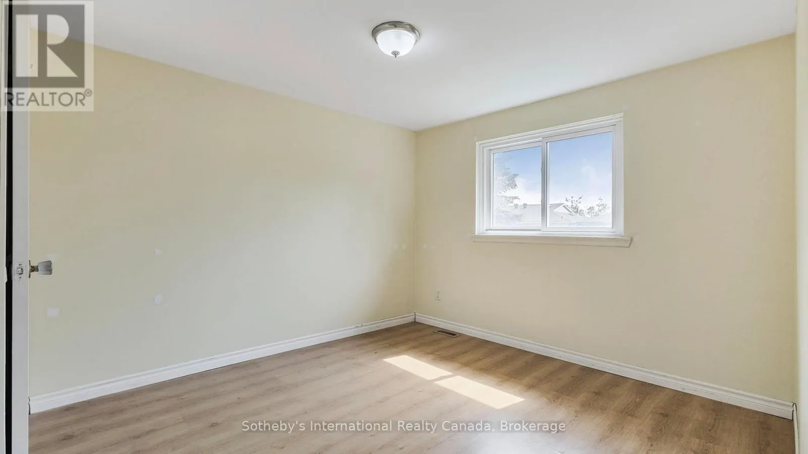 26 CHRISTIE CRESCENT