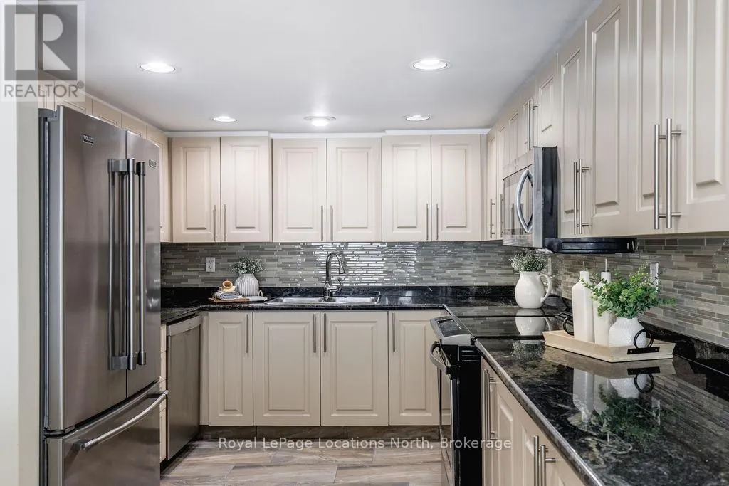 6 - 4 BECK BOULEVARD, #6