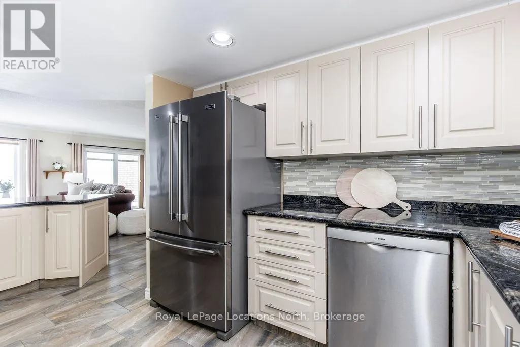6 - 4 BECK BOULEVARD, #6