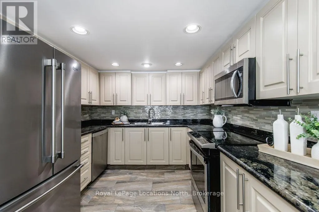 6 - 4 BECK BOULEVARD, #6
