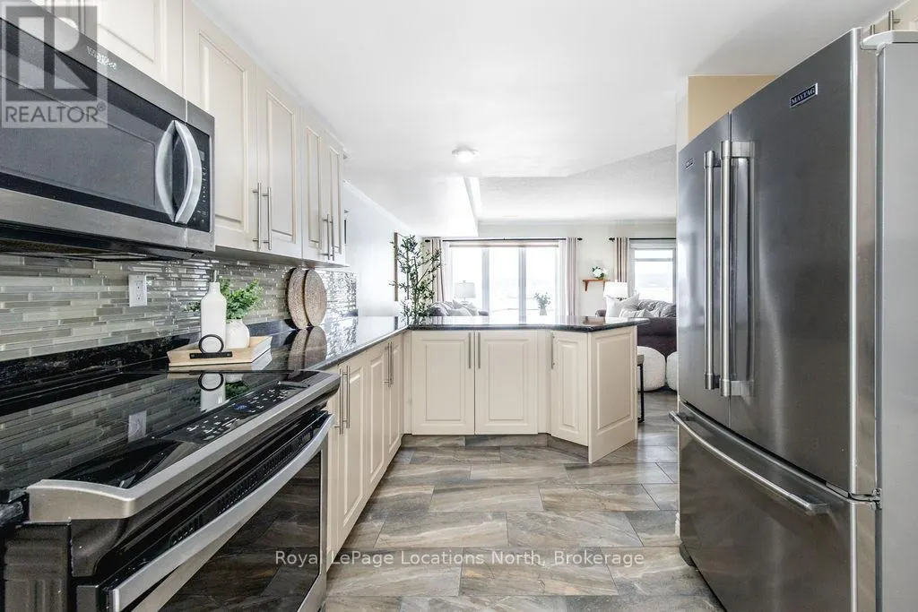 6 - 4 BECK BOULEVARD, #6
