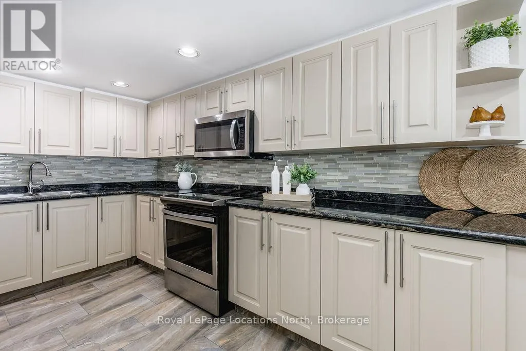6 - 4 BECK BOULEVARD, #6