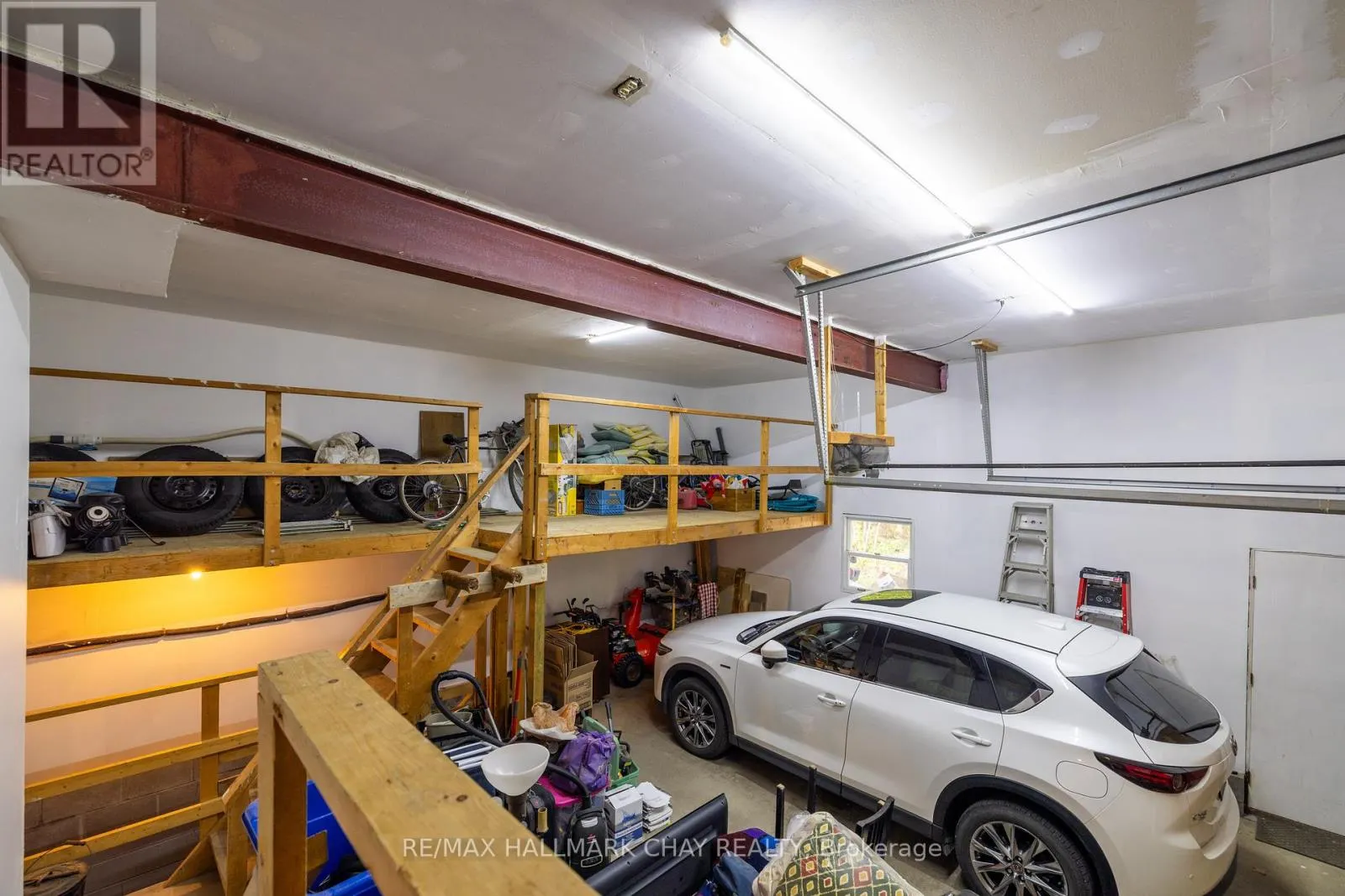 372 LAKEWOOD DRIVE