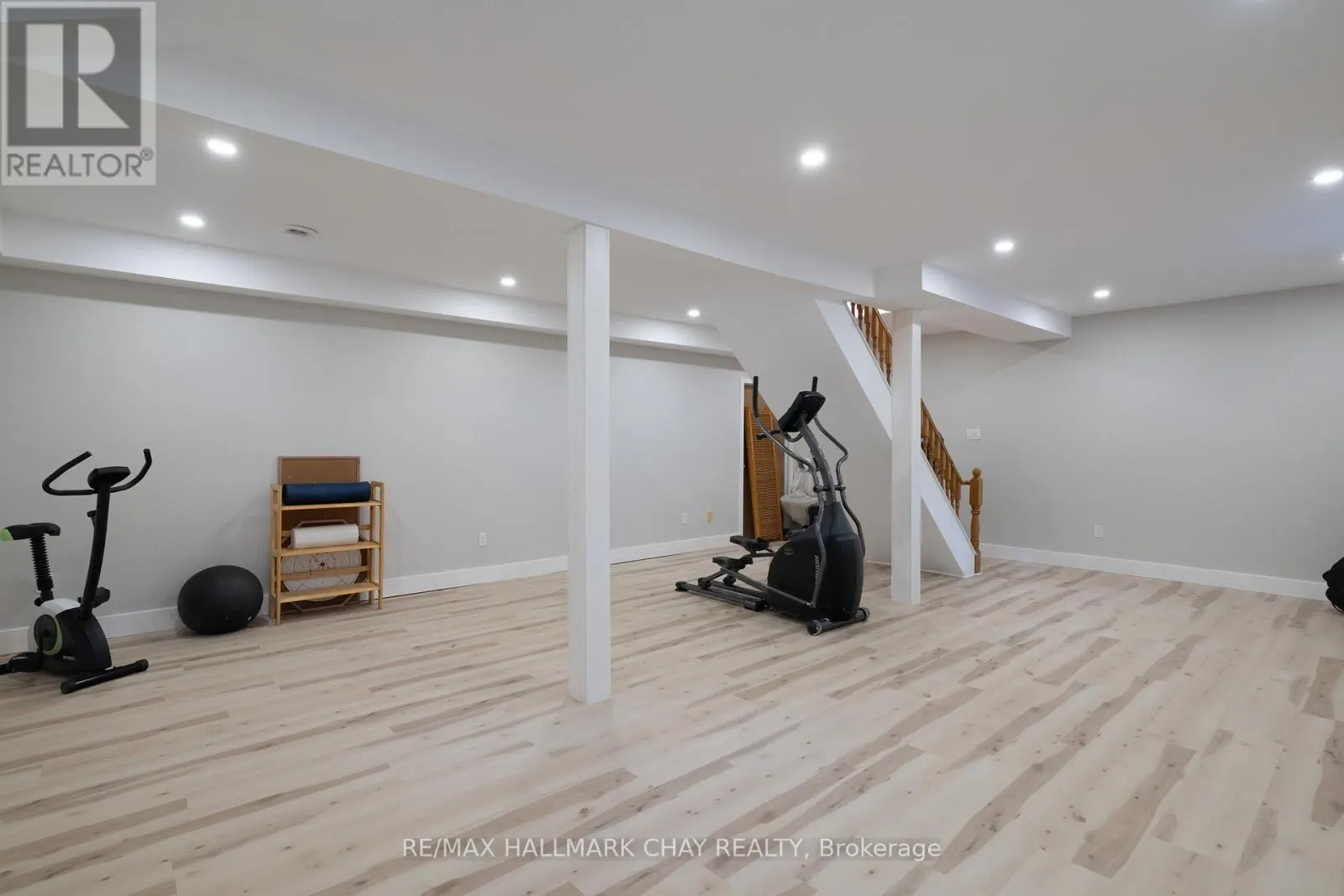 372 LAKEWOOD DRIVE