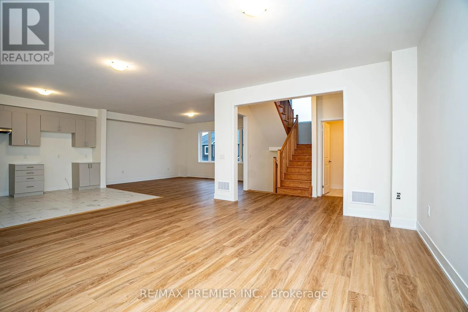 17 HAMPTON LANE