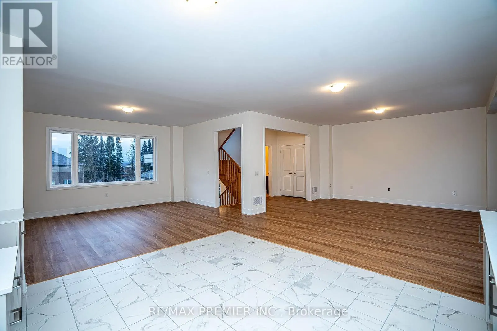 17 HAMPTON LANE