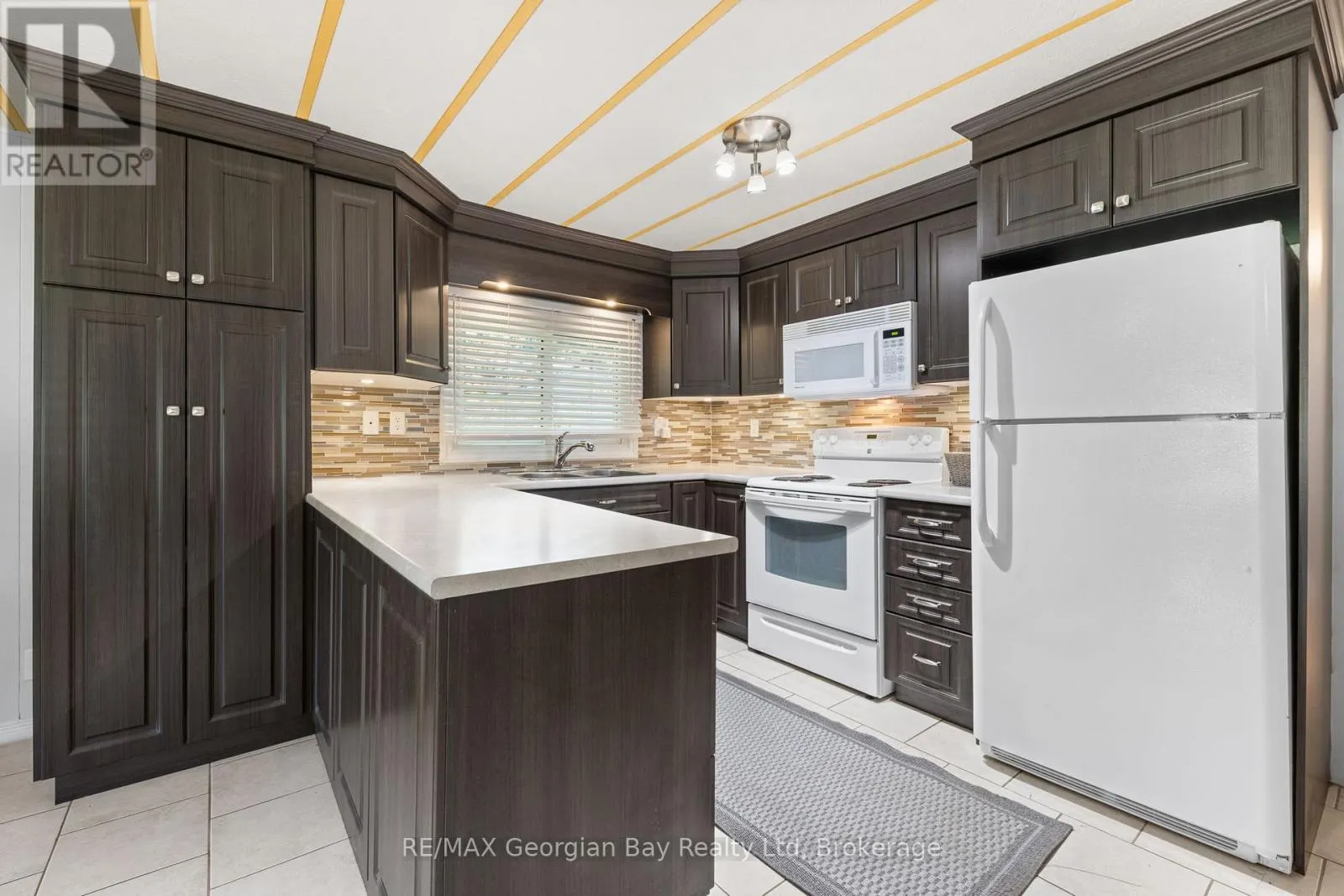 3 LAKESHORE ROAD