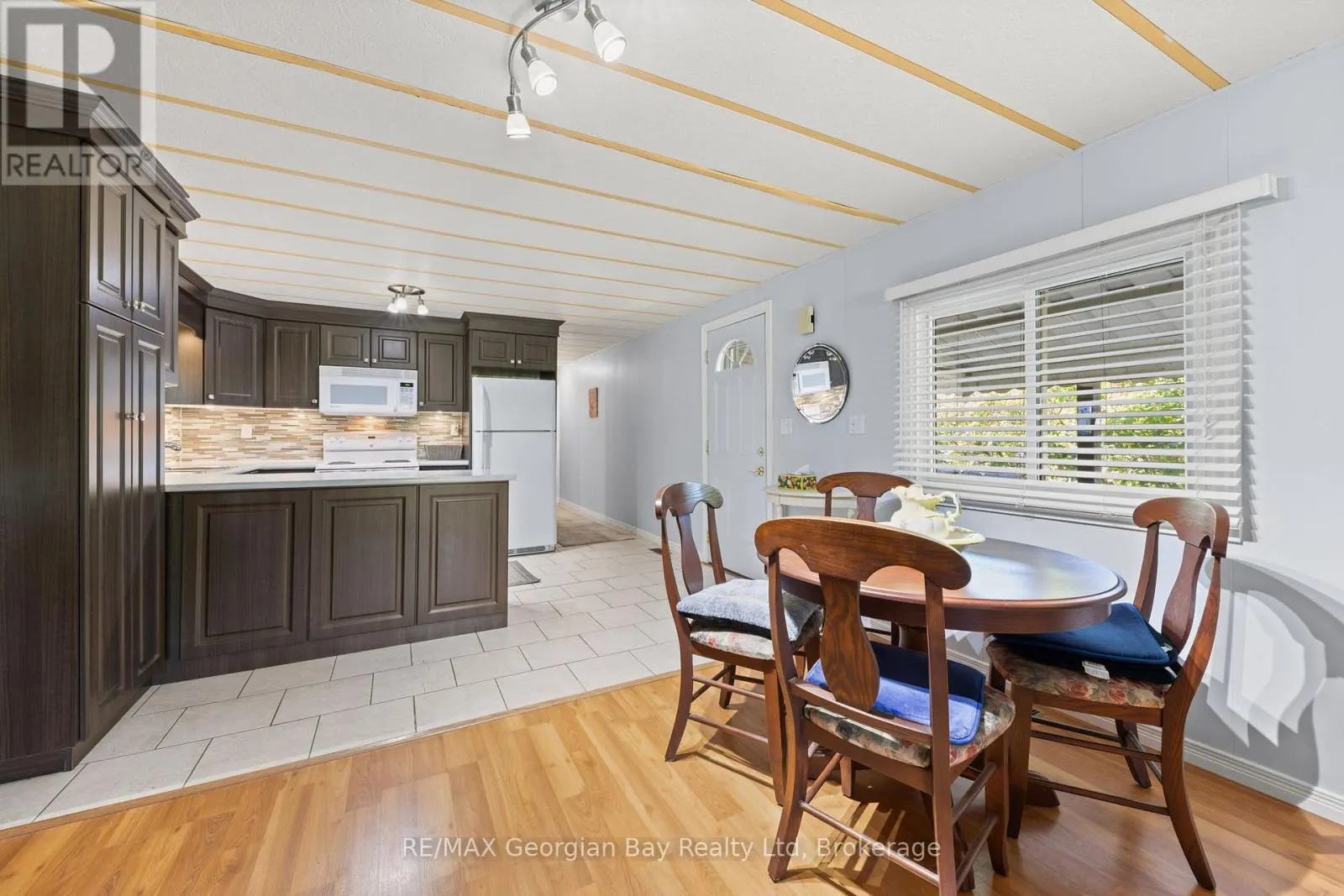 3 LAKESHORE ROAD