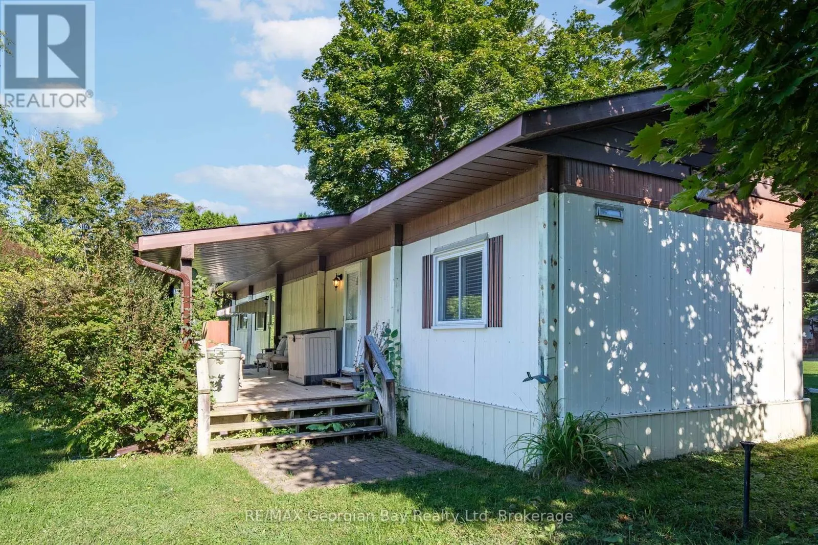 3 LAKESHORE ROAD