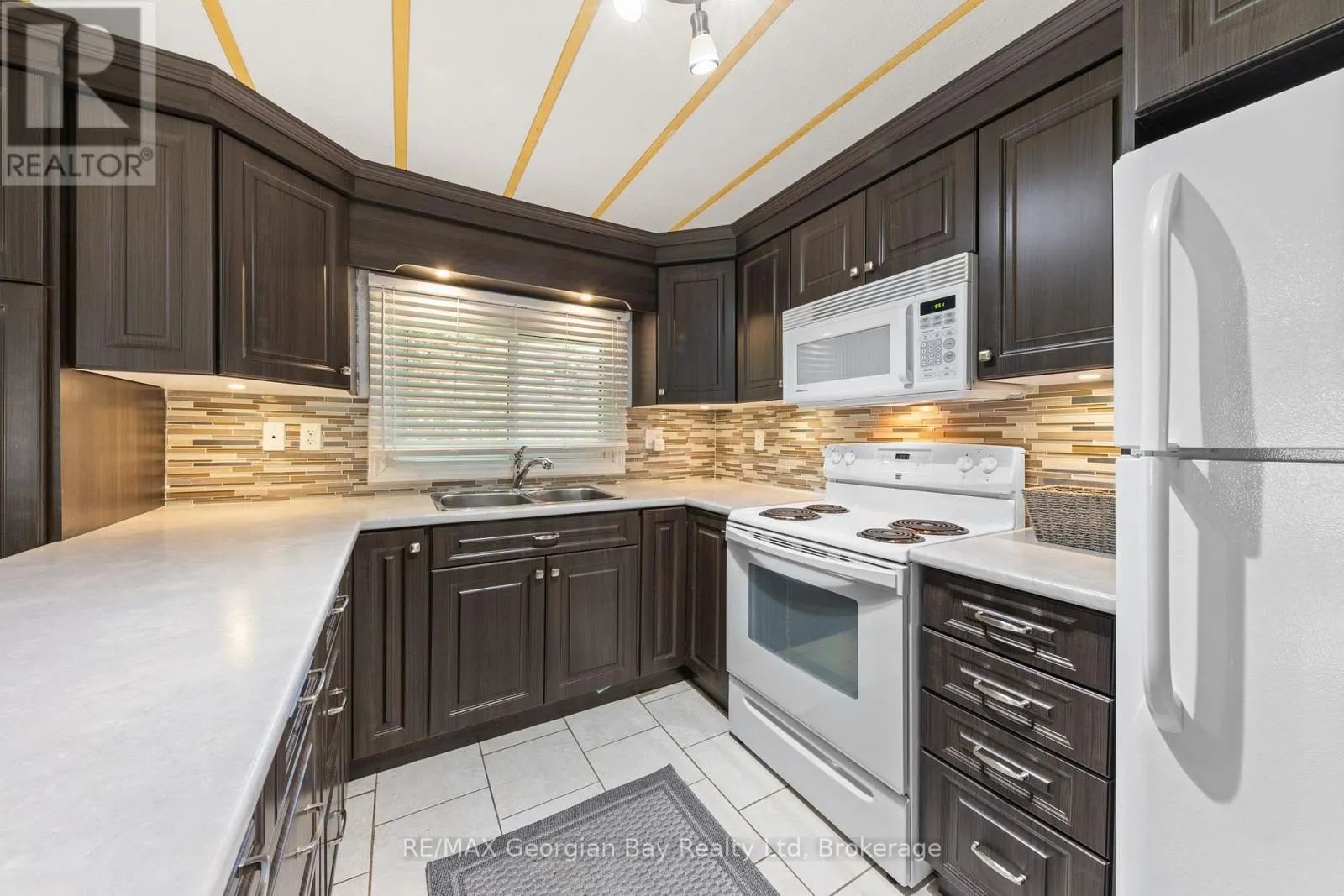 3 LAKESHORE ROAD