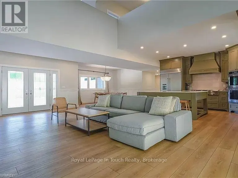 30 BLUE JAY COURT
