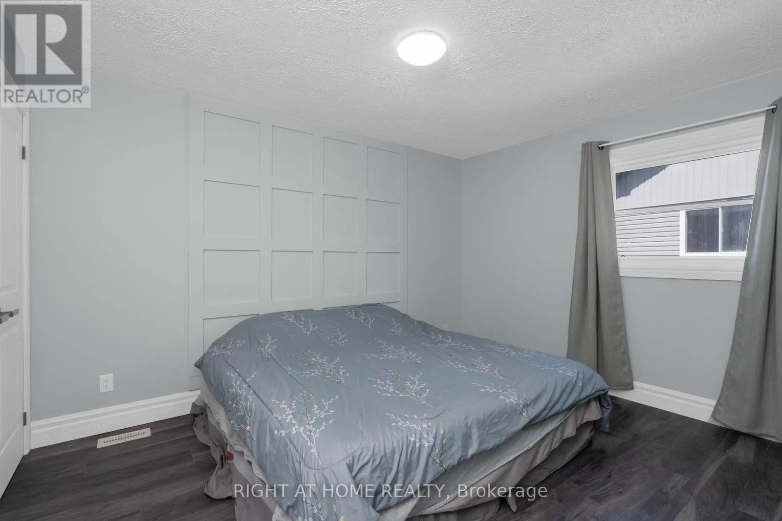 42 BYRNES CRESCENT