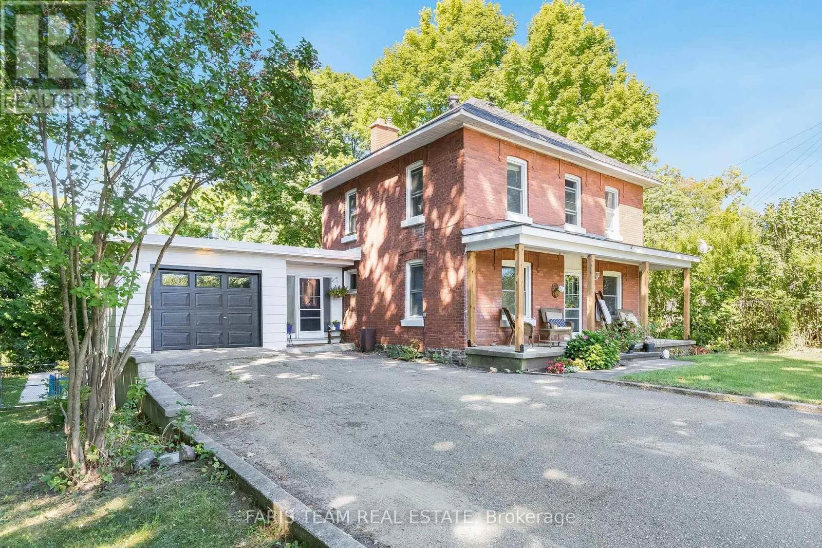 21 ROBERT STREET E