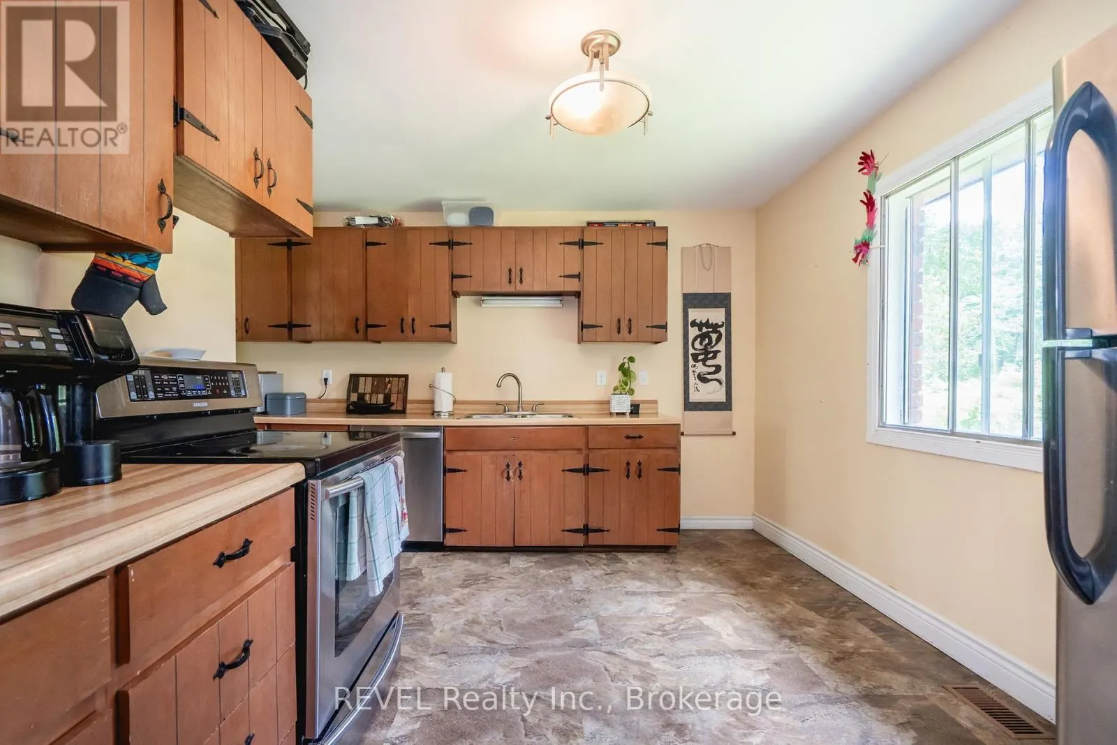 1515 LOVERING LINE