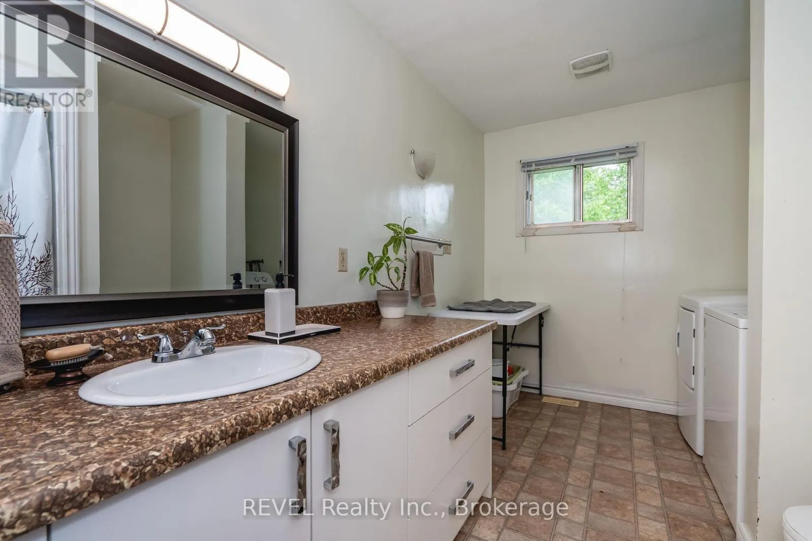 1515 LOVERING LINE