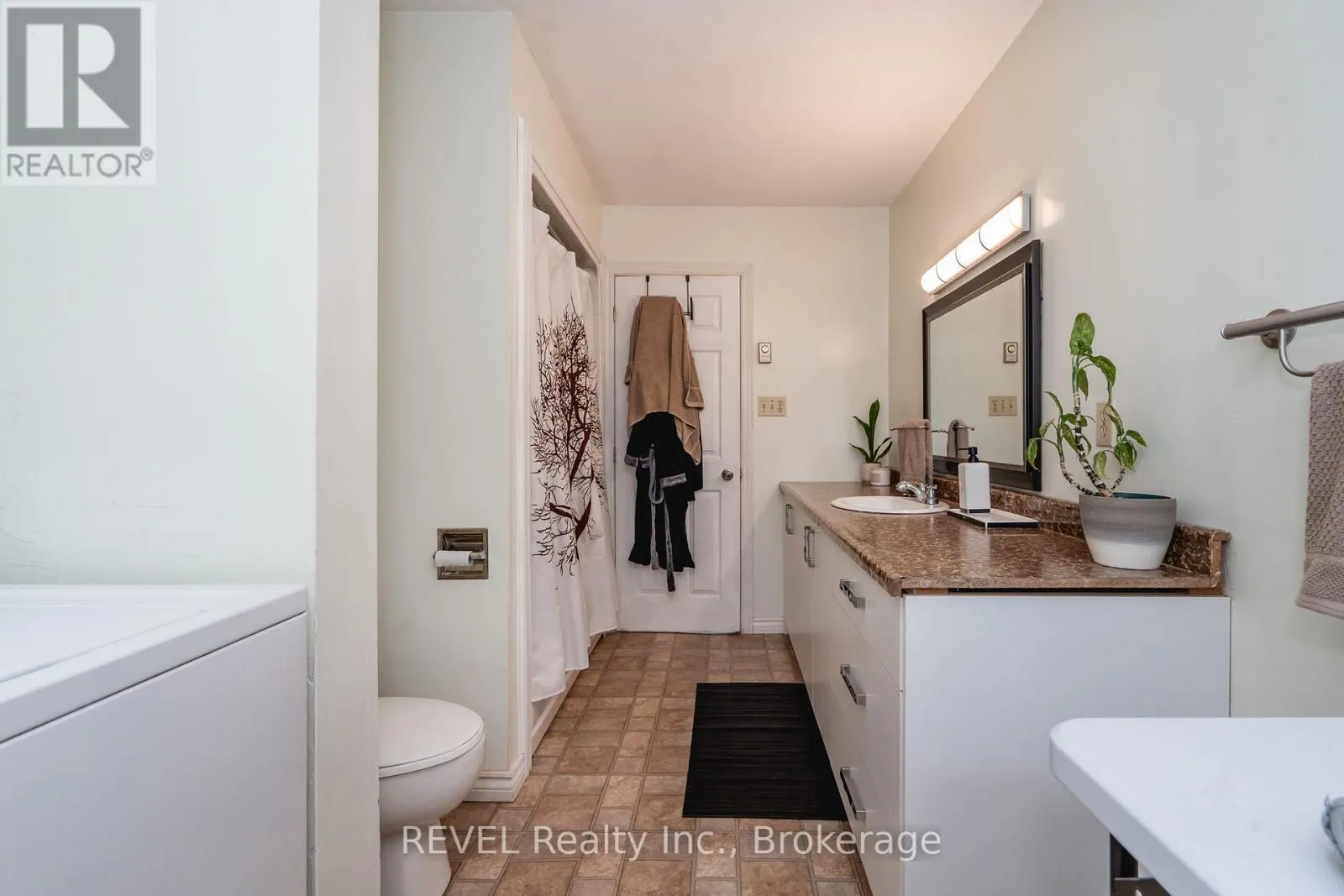 1515 LOVERING LINE