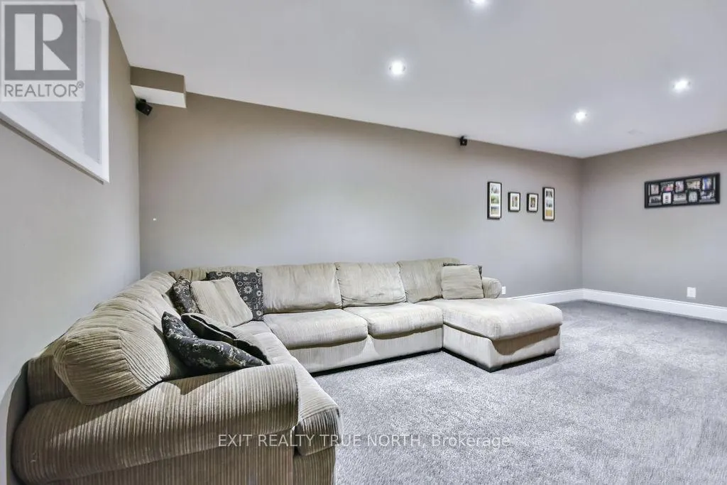 22 MARNI LANE