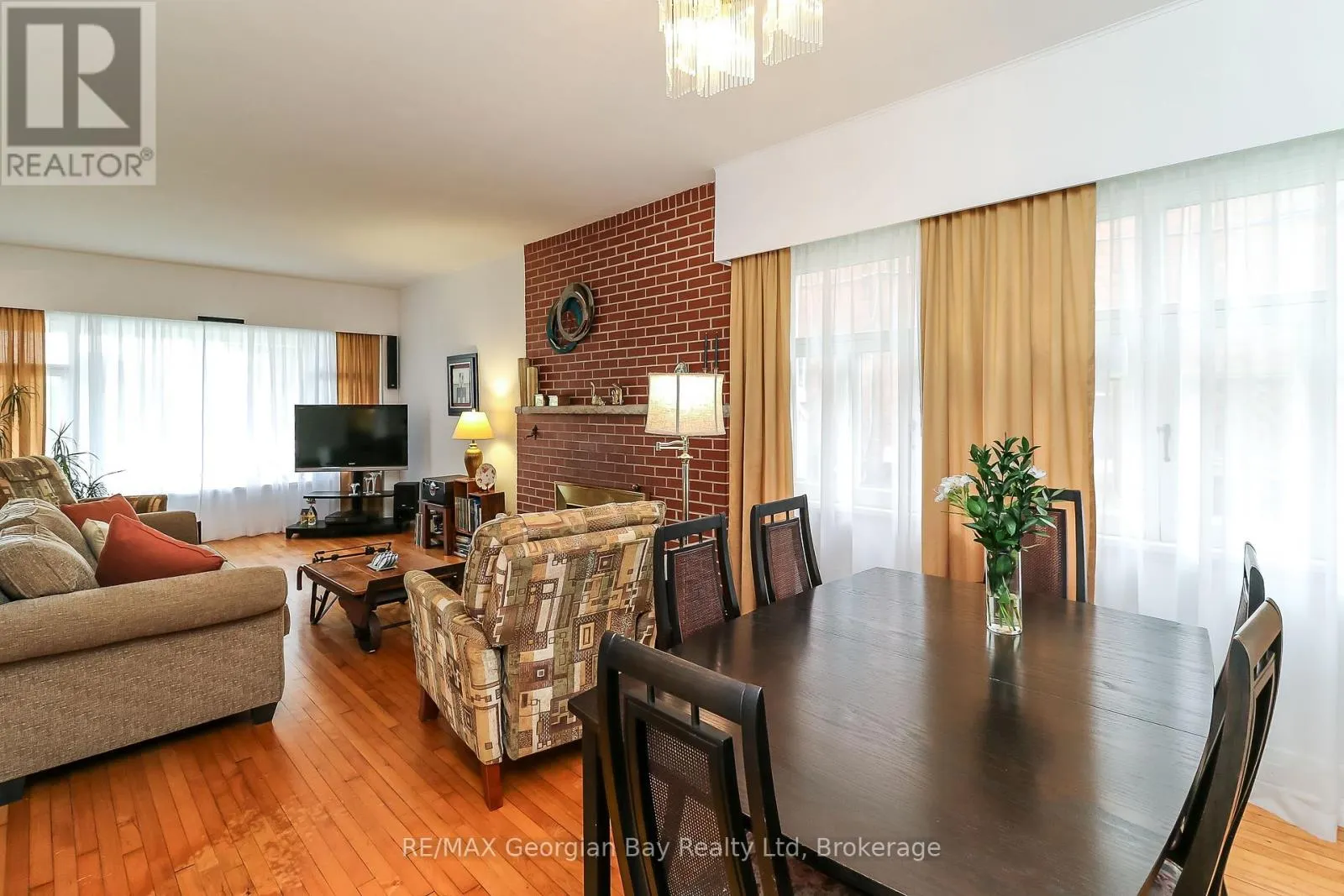 525 YONGE STREET