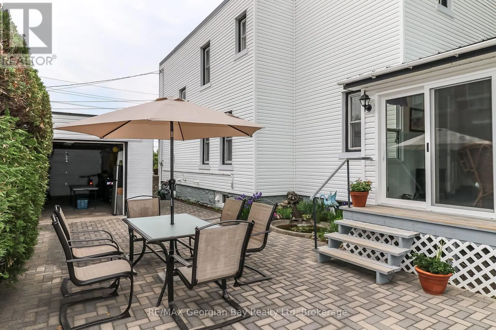 525 YONGE STREET
