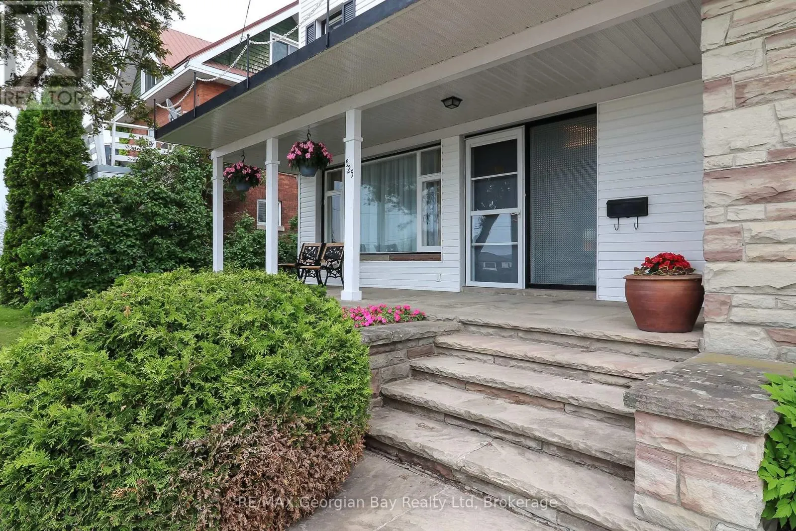 525 YONGE STREET