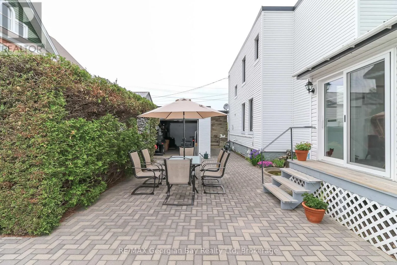 525 YONGE STREET