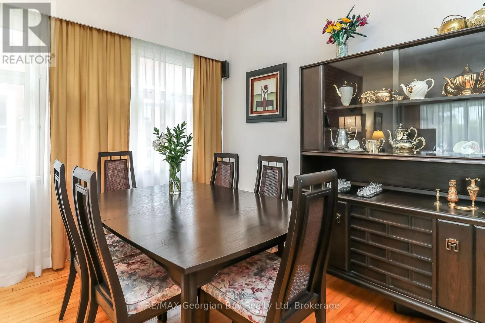 525 YONGE STREET