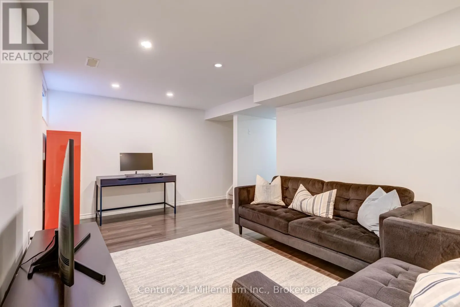 37 SILVER GLEN BOULEVARD