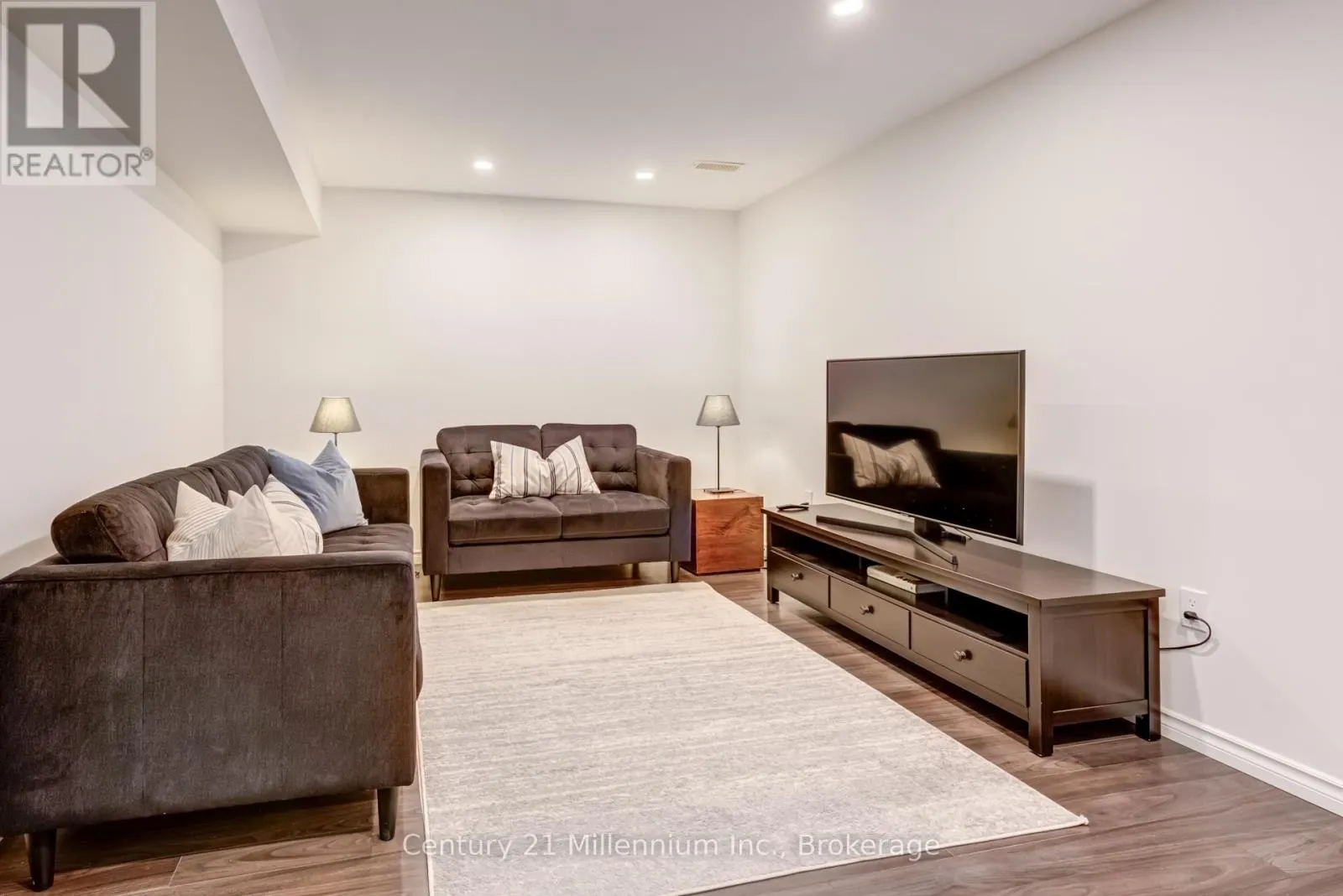 37 SILVER GLEN BOULEVARD