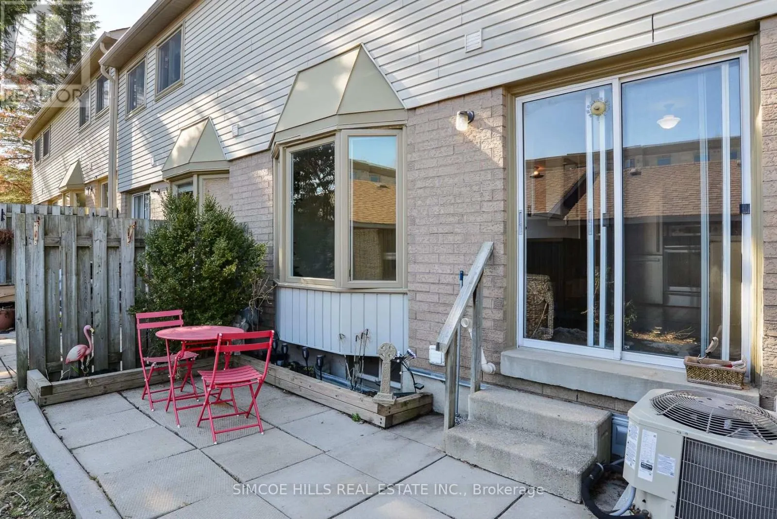 17 - 492 LACLIE STREET