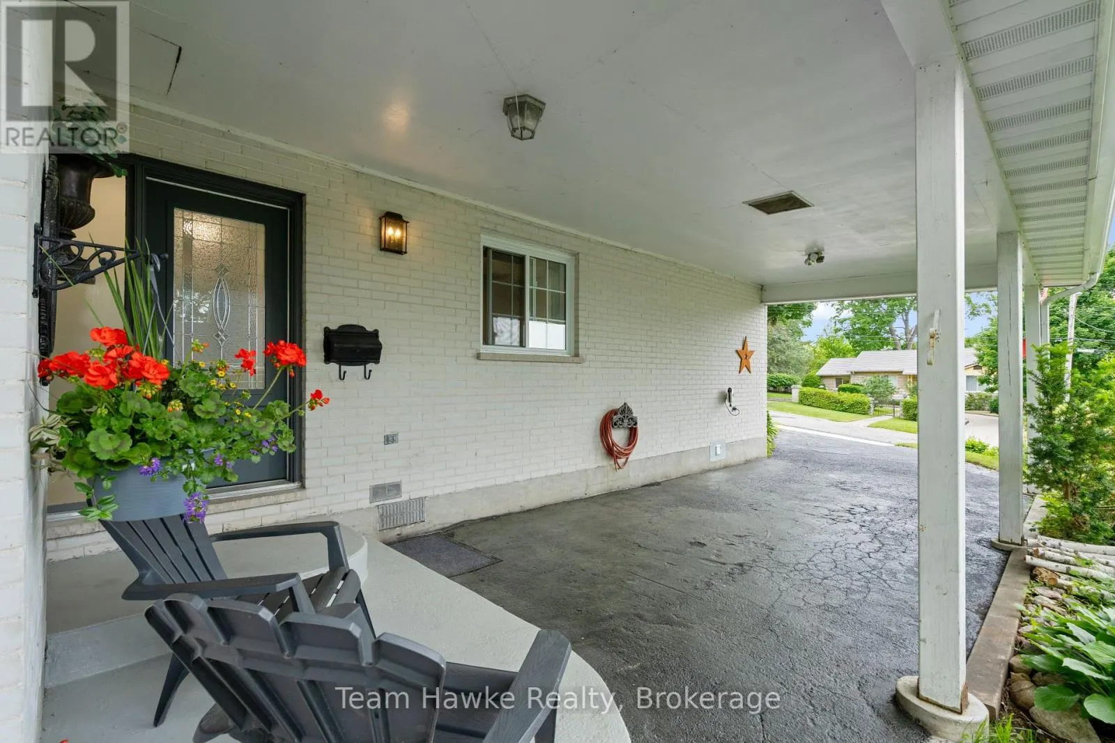 689 DOMINION AVENUE