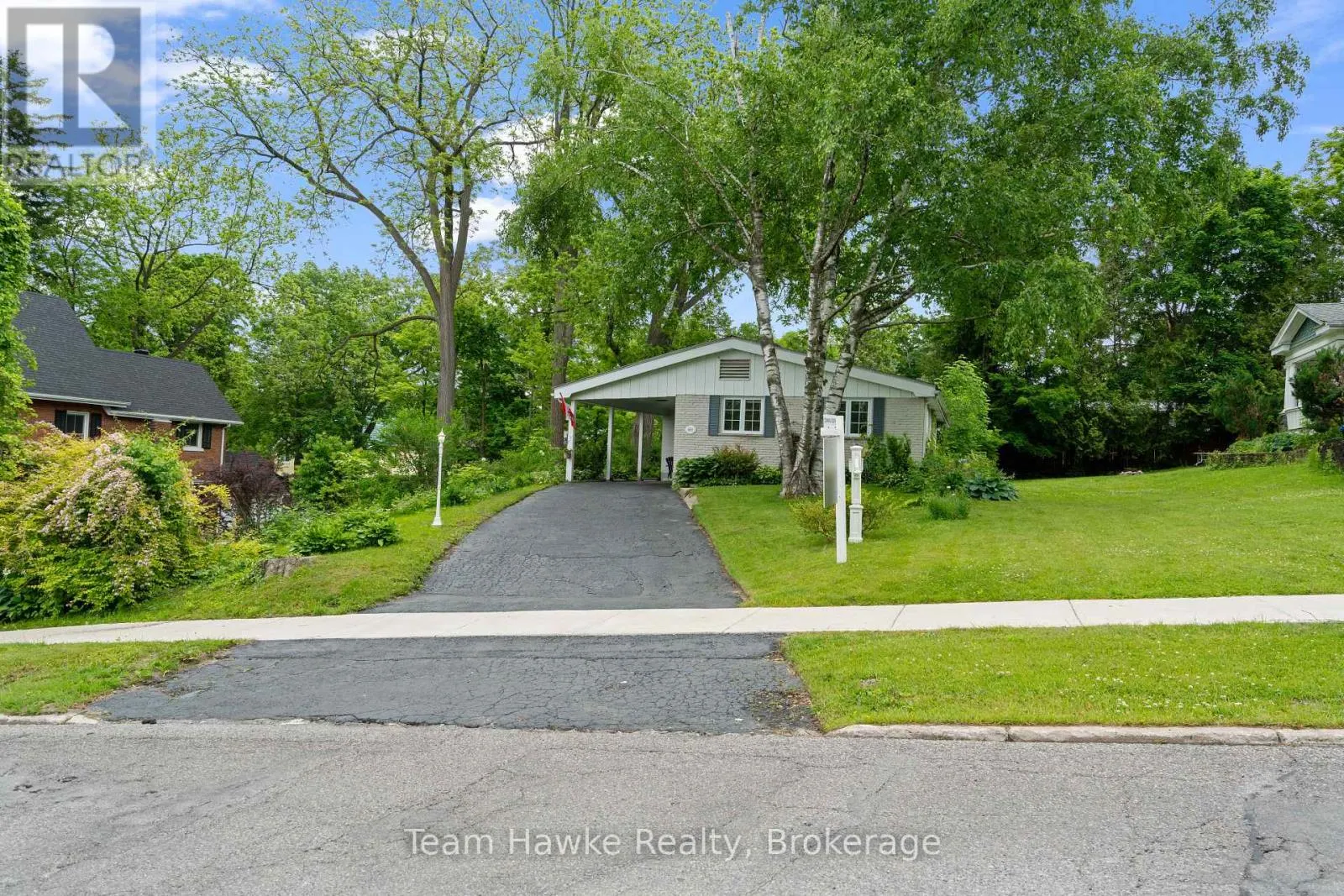 689 DOMINION AVENUE