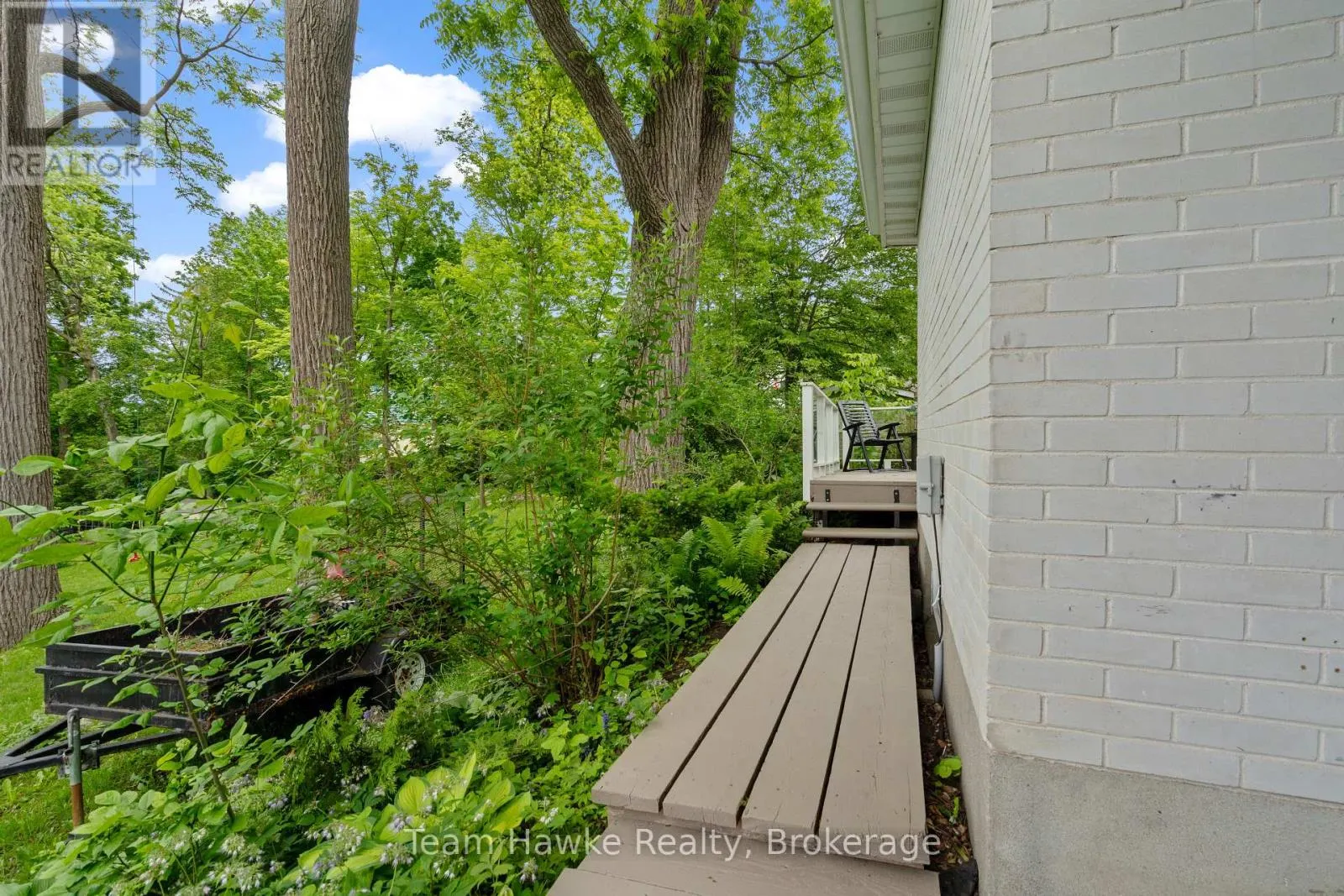 689 DOMINION AVENUE