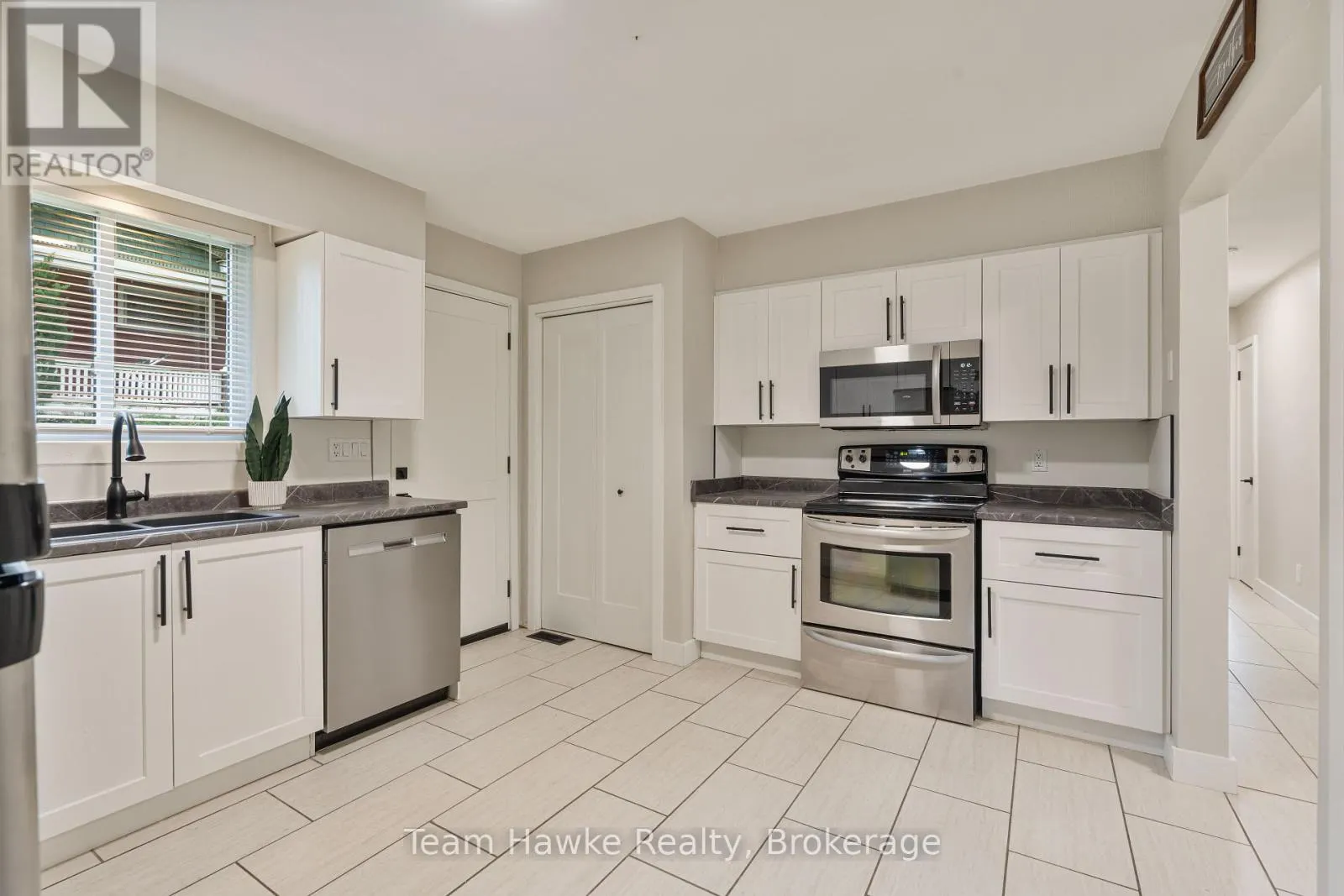 689 DOMINION AVENUE