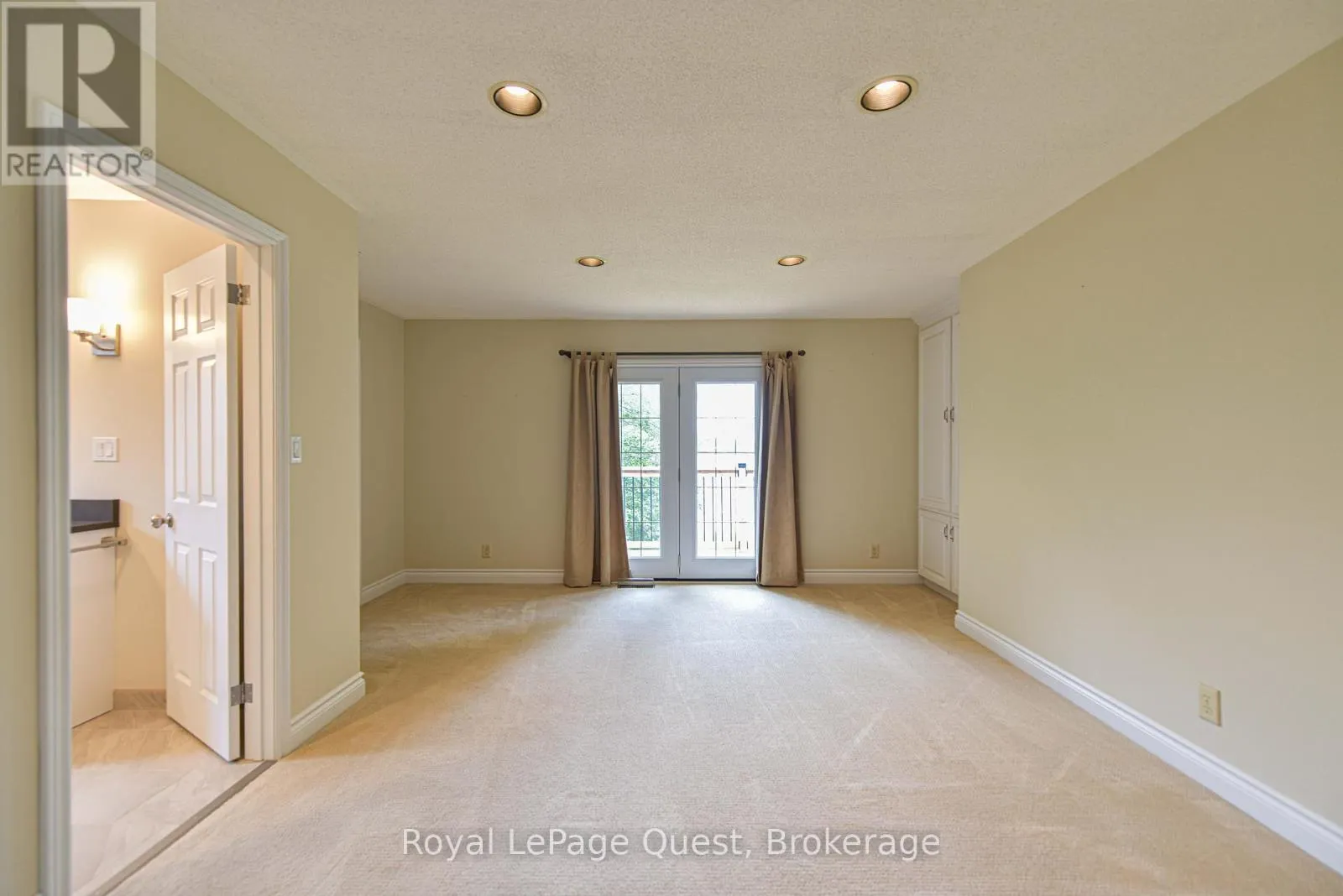 27 HEYDEN AVENUE