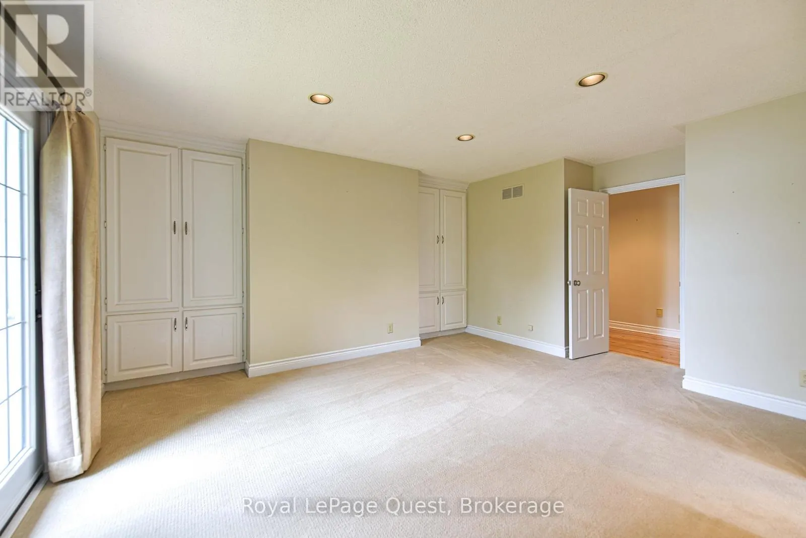 27 HEYDEN AVENUE