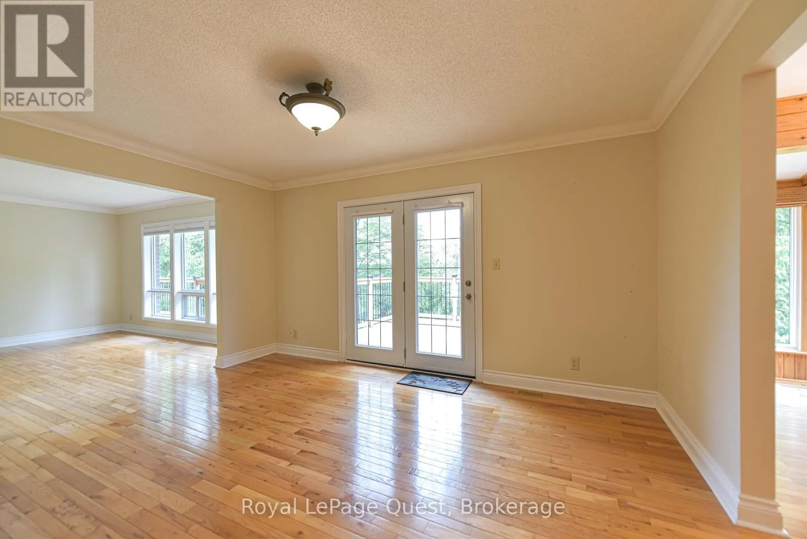 27 HEYDEN AVENUE