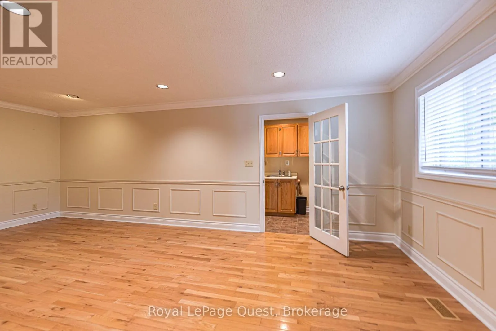 27 HEYDEN AVENUE