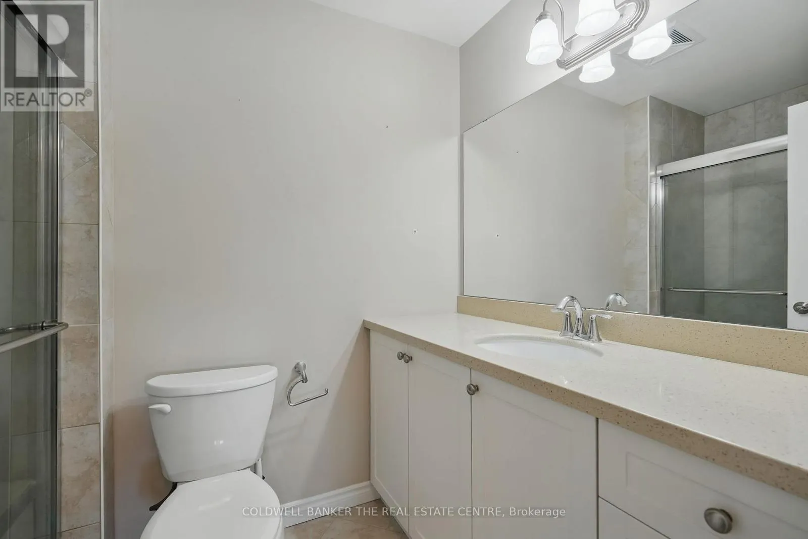 305 - 19A YONGE STREET N