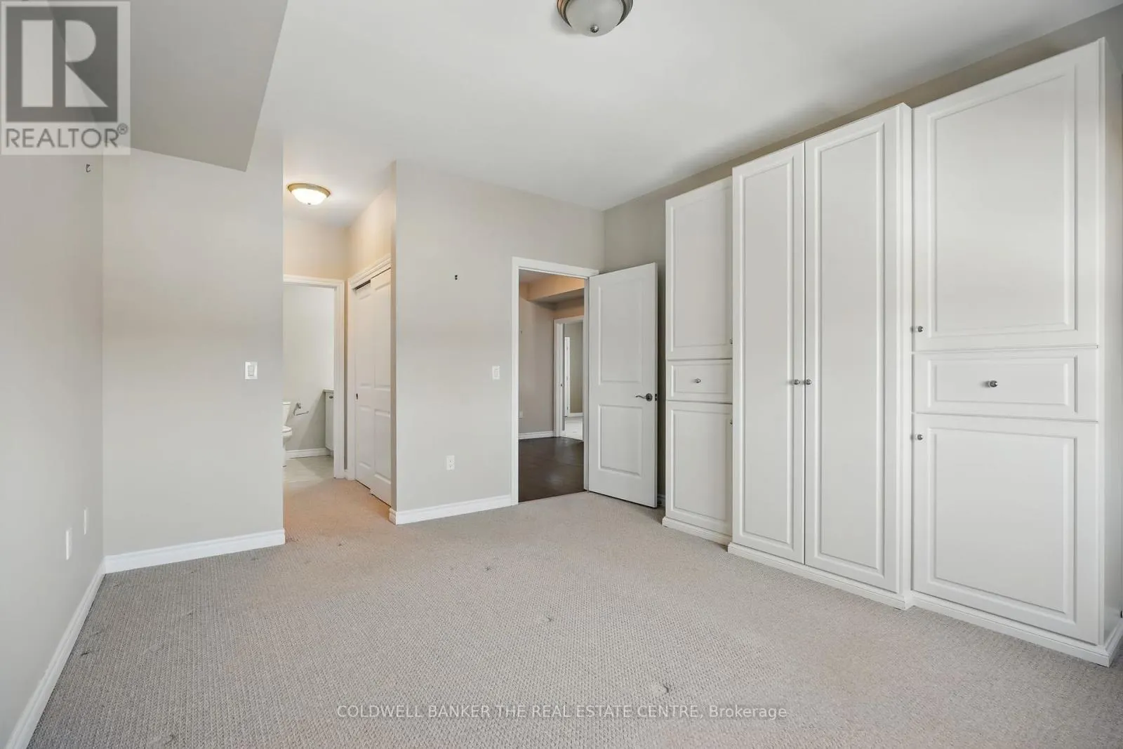 305 - 19A YONGE STREET N