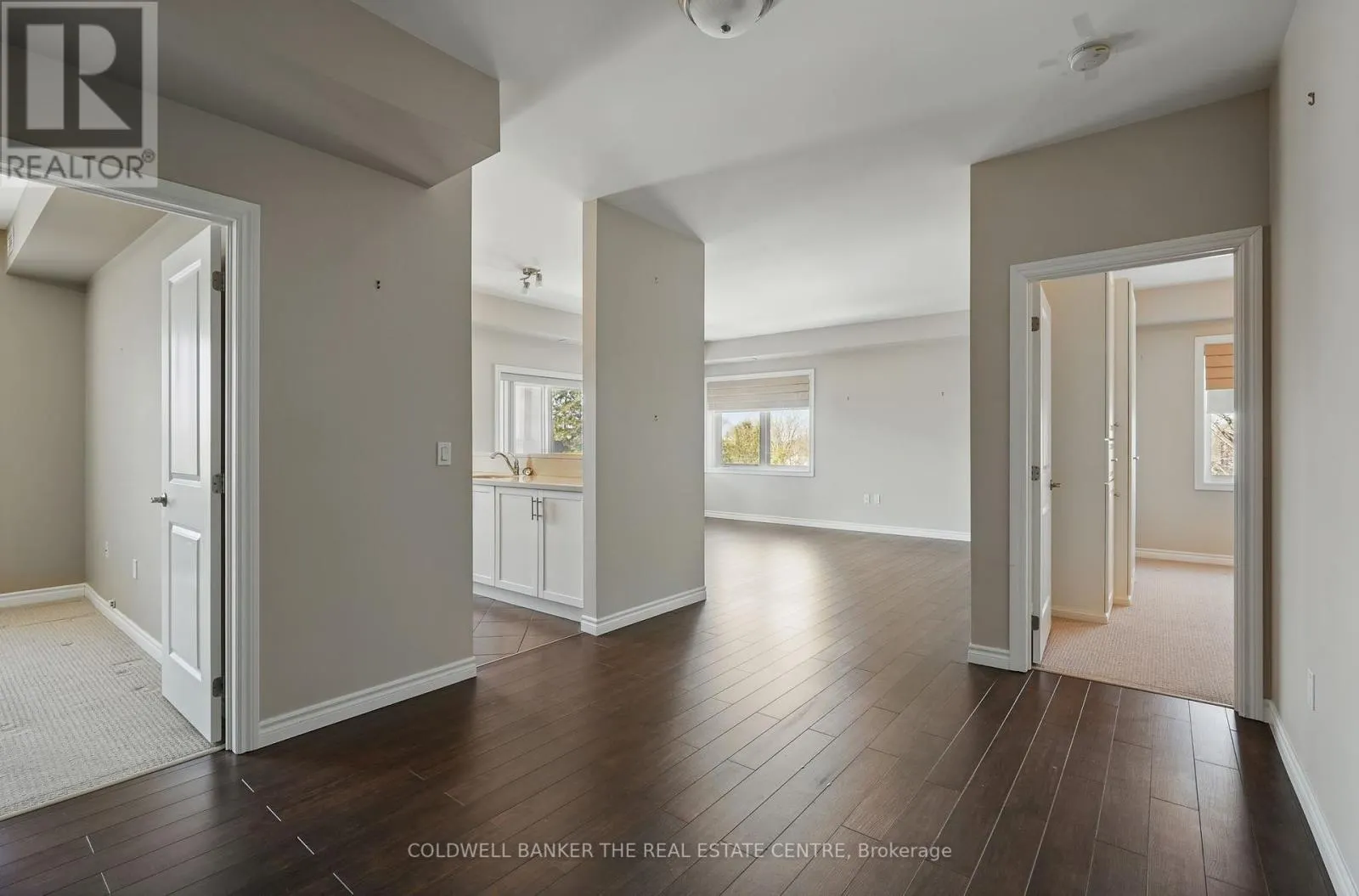305 - 19A YONGE STREET N