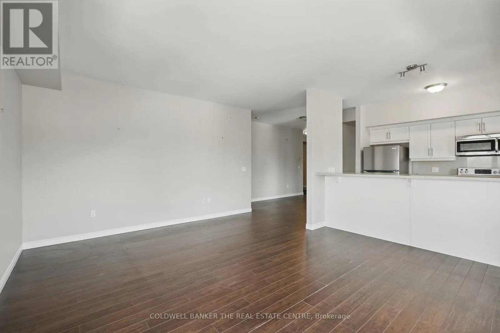 305 - 19A YONGE STREET N