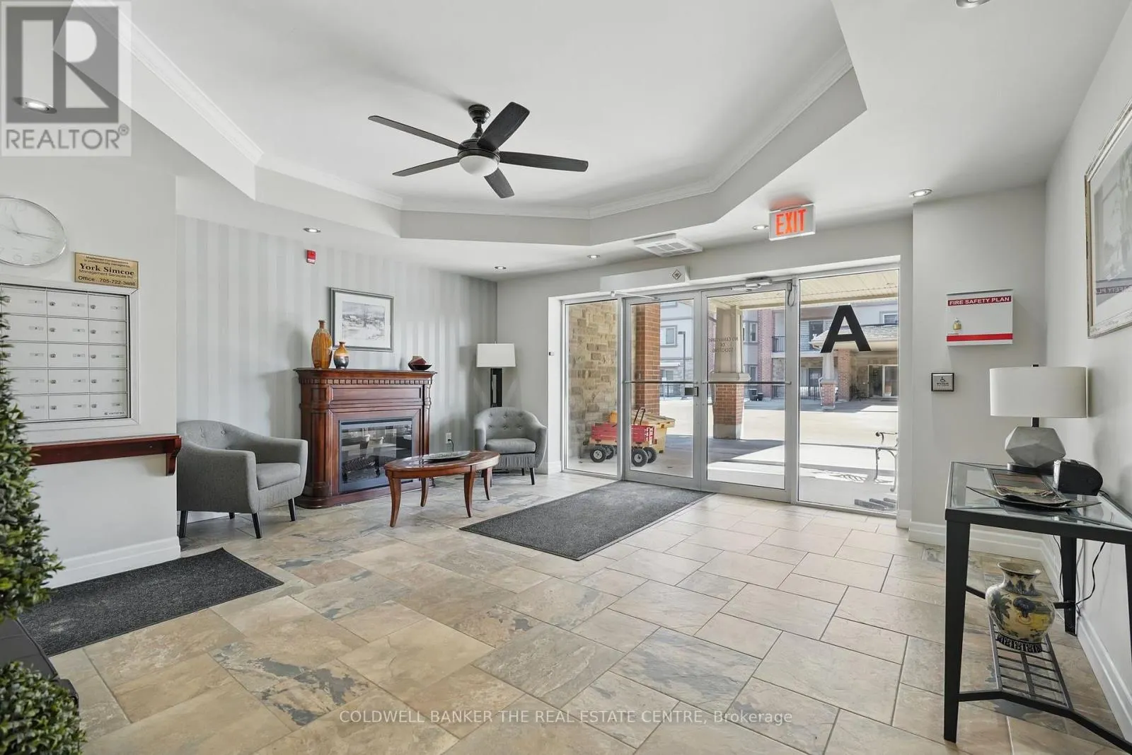 305 - 19A YONGE STREET N