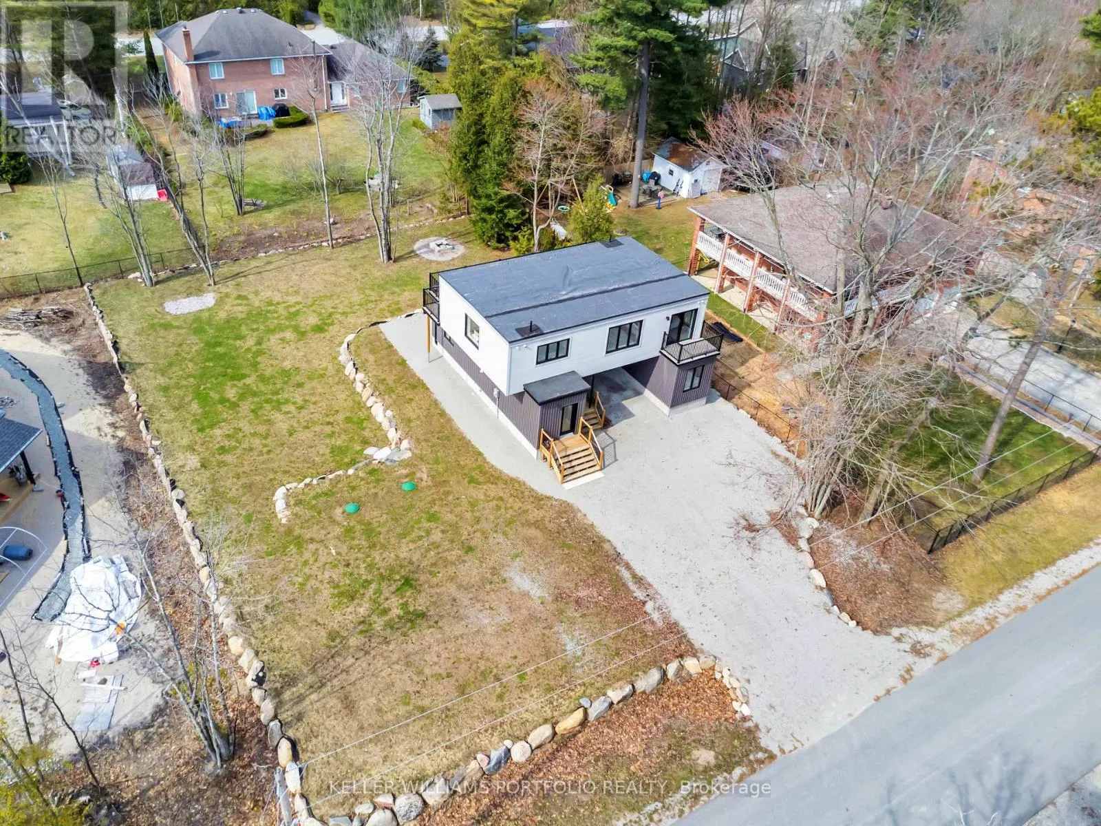 2 GROSVENOR DRIVE